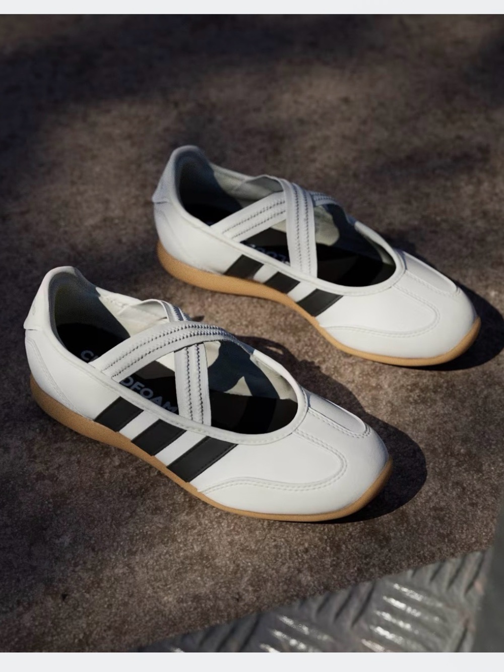 adidas White and Black Mary Jane Leather Sneakers junior size 6 women’s size 7.5 - Picture 3 of 3